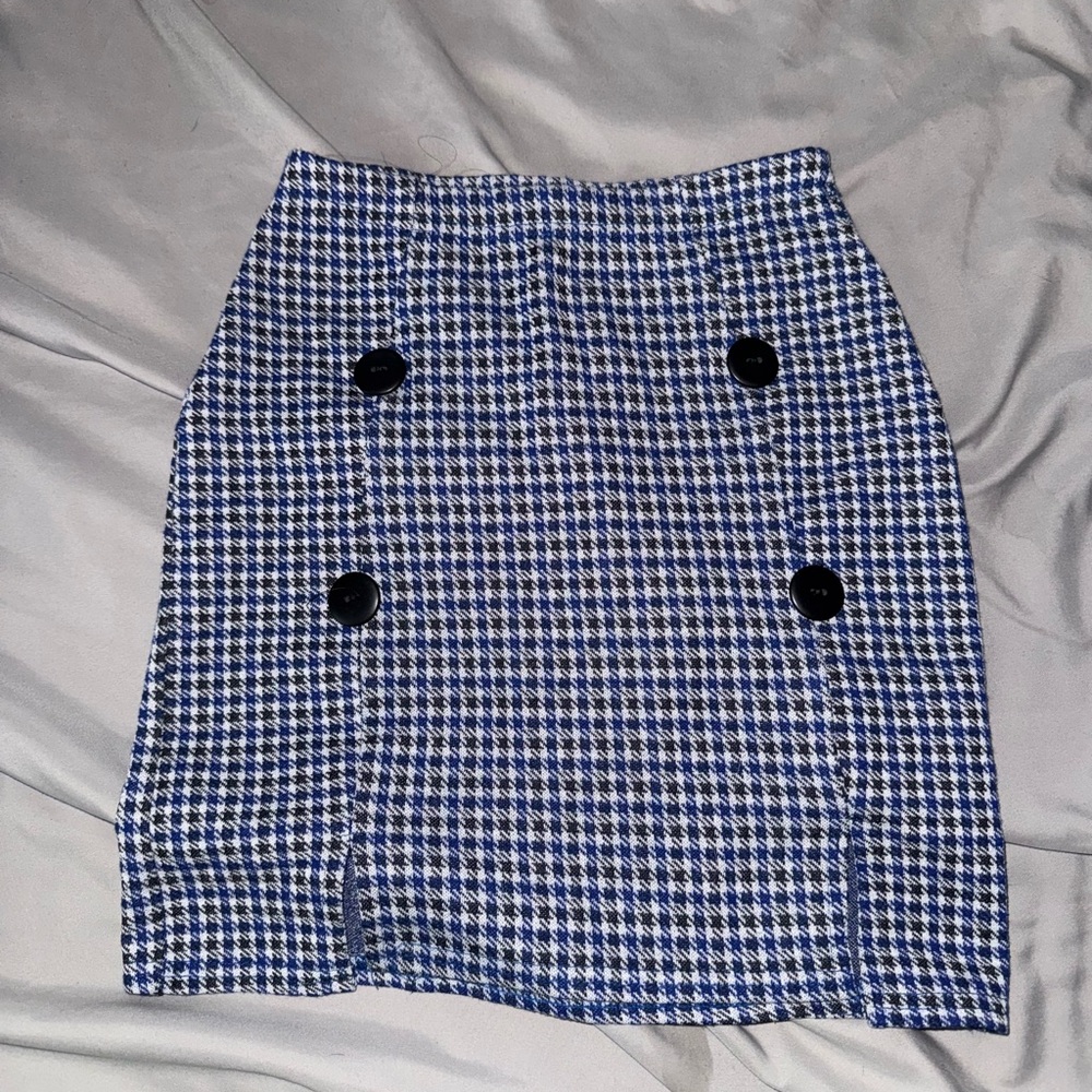 PrettyLittleThing houndstooth Stretchy Mini Skirt